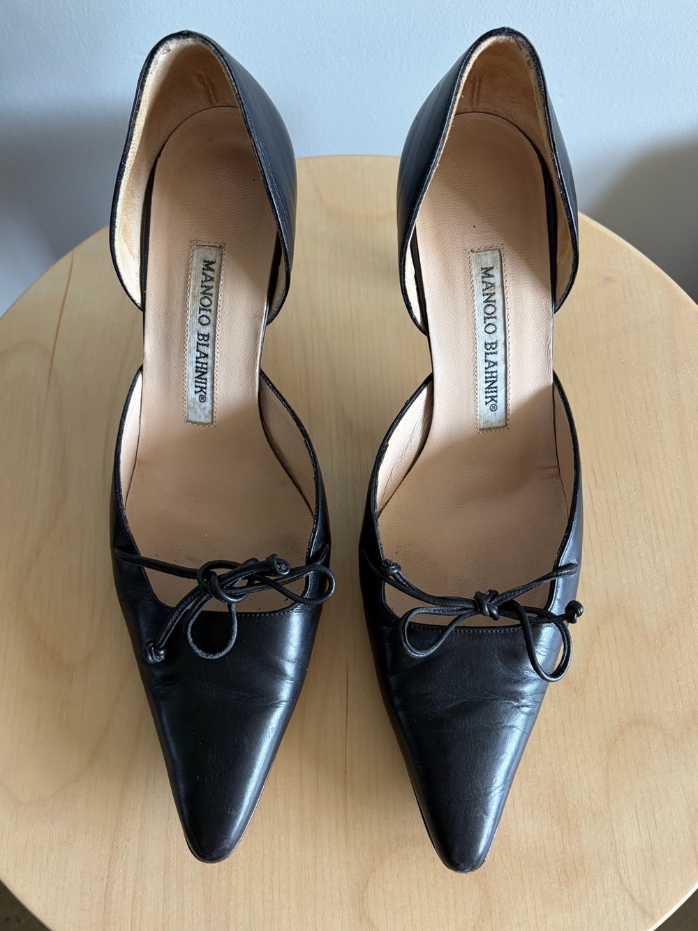 Vintage Manolo Blahnik Black Leather Pointed-Toe D'Orsay Pumps with Bows - Picture 2 of 8
